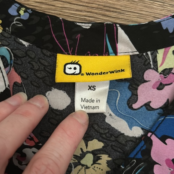 ⭐️Scrub top⭐️ - Picture 3 of 3